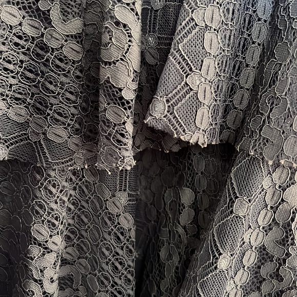 Gianni Bini tiered lace cold-shoulder dress - Picture 9 of 16